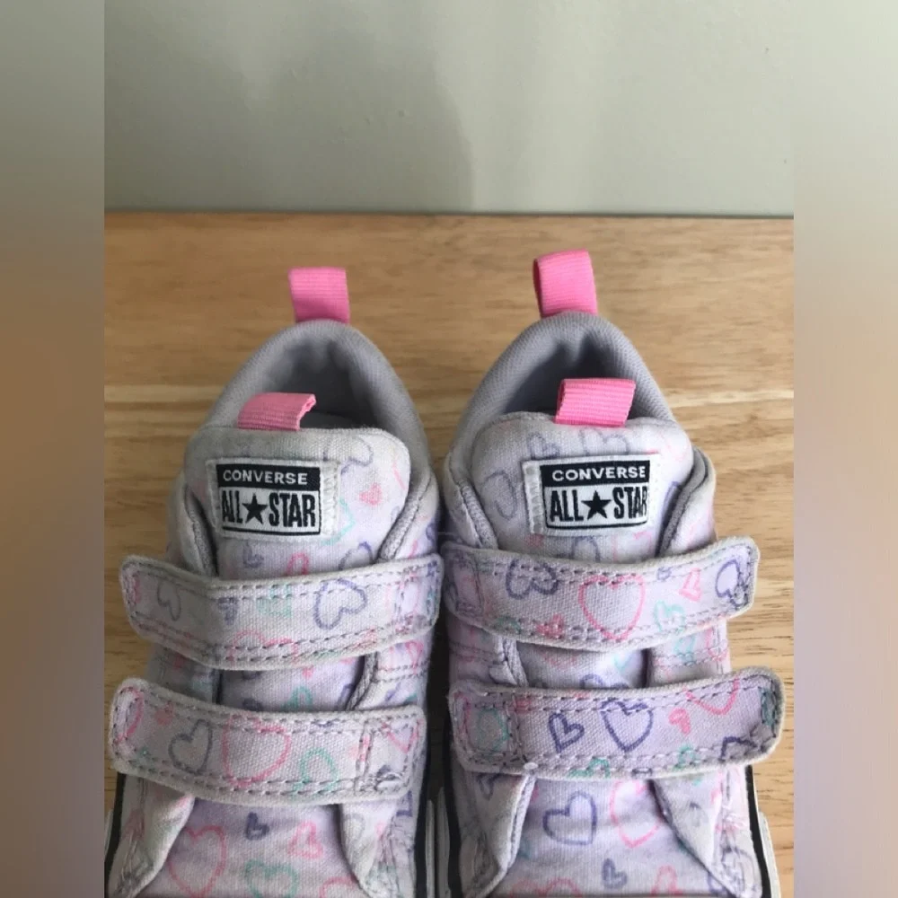 Converse giirls happy